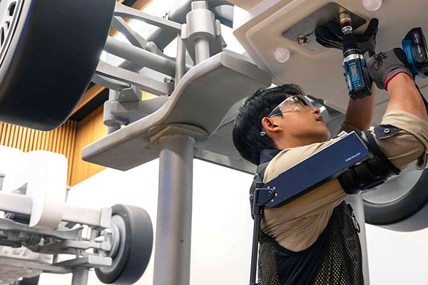 現(xiàn)代汽車推出碳纖維外骨骼，重量僅1.9kg可使肩部減壓60%