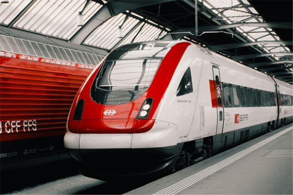 再生復(fù)合材料引領(lǐng)鐵路交通綠色革新